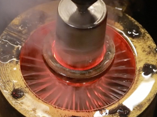 Ruedas que caminan de alta frecuencia de la máquina de calefacción del envejecimiento por temple de la inducción