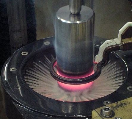 Amortiguamiento de la calefacción del equipo del endurecimiento de inducción del tubo del tubo de la cadena de la pieza de metal