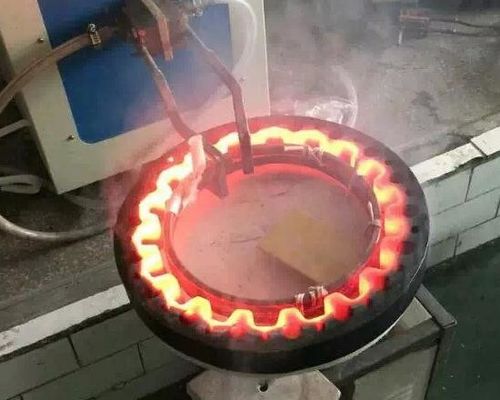 La inducción de los ejes de la tira del engranaje que apaga la máquina calienta tratar el equipo